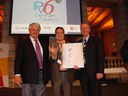 On behalf of the Moviecast team Mark Palkow accepts the star prize from Prof. Hasso Plattner and Prof. Christoph Meinel